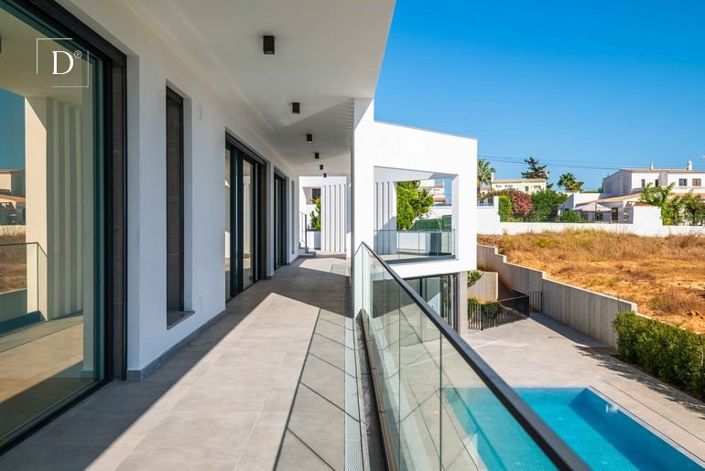 Image No.32-4 Bed House for sale