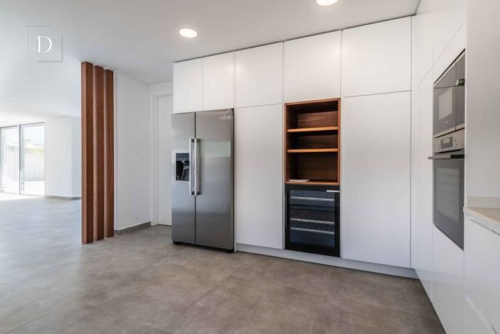 Image No.7-4 Bed House for sale