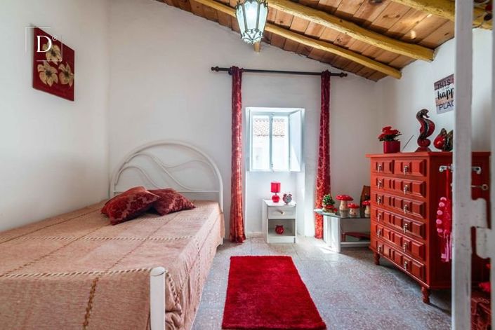 Image No.18-2 Bed House for sale