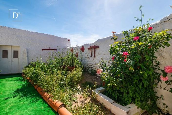 Image No.6-2 Bed House for sale