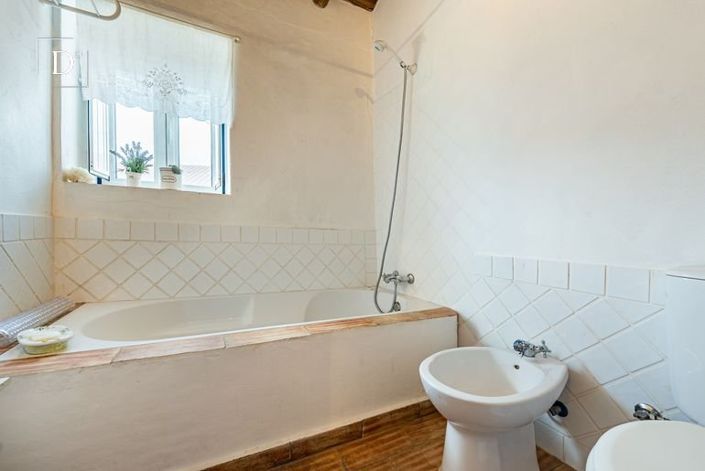 Image No.12-7 Bed Property for sale