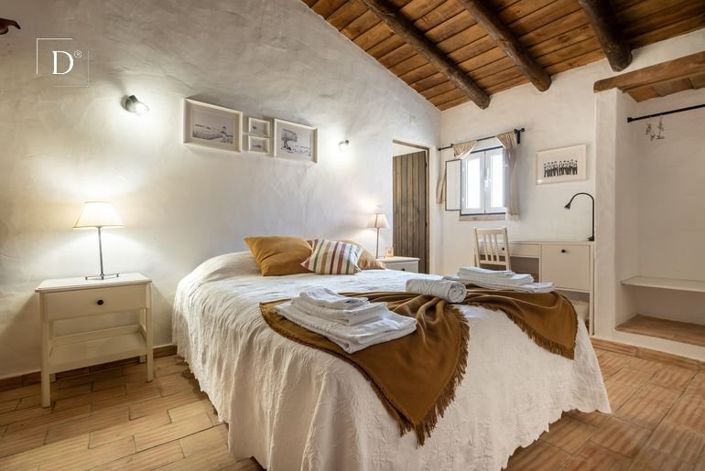 Image No.15-7 Bed Property for sale