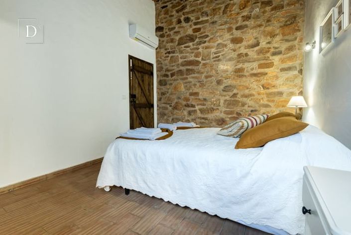 Image No.16-7 Bed Property for sale