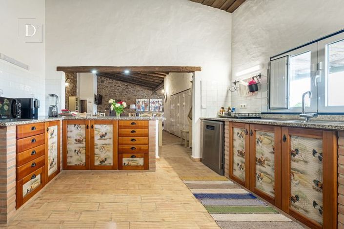 Image No.2-7 Bed Property for sale
