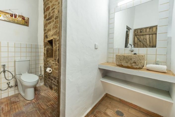 Image No.20-7 Bed Property for sale