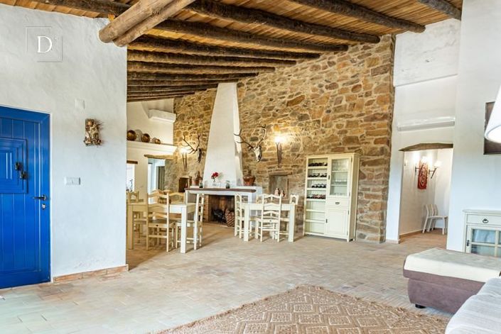 Image No.24-7 Bed Property for sale