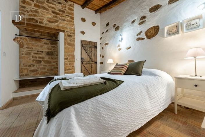 Image No.26-7 Bed Property for sale