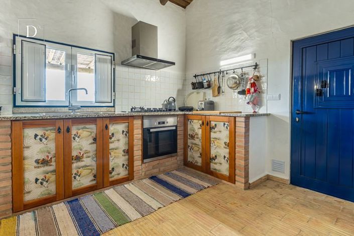 Image No.28-7 Bed Property for sale