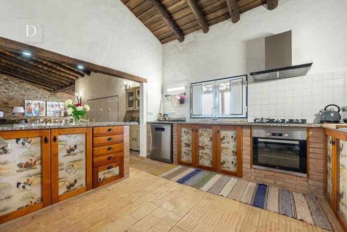 Image No.29-7 Bed Property for sale