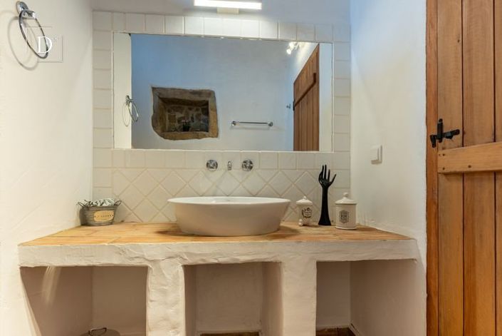 Image No.7-7 Bed Property for sale