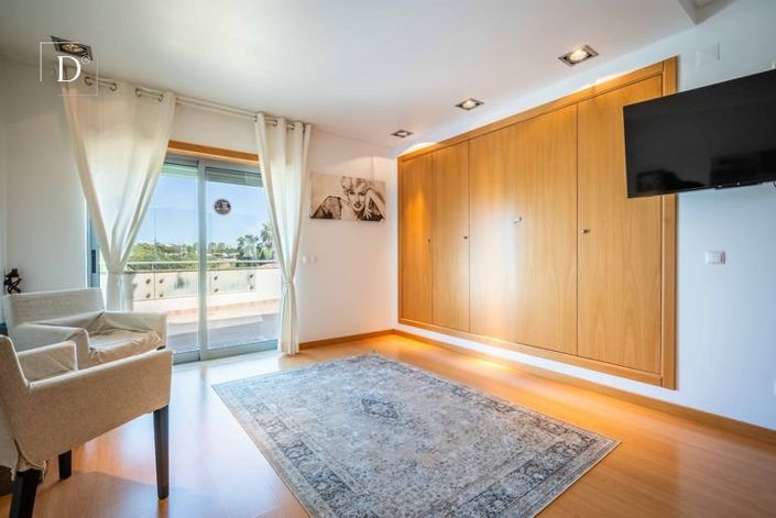 Image No.17-3 Bed Apartment for sale