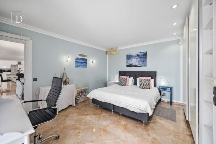 Image No.17-4 Bed House for sale