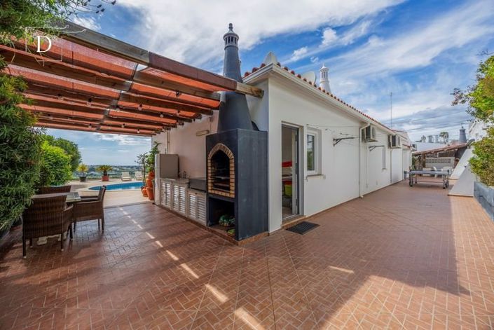 Image No.24-4 Bed House for sale