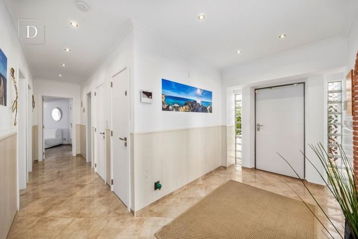 Image No.25-4 Bed House for sale