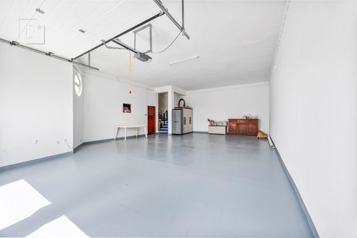 Image No.26-4 Bed House for sale