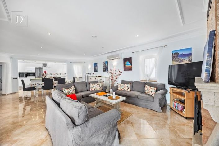 Image No.7-4 Bed House for sale