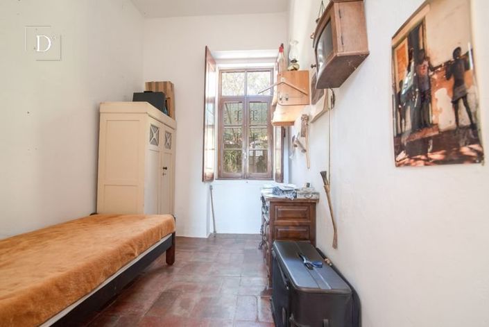 Image No.5-2 Bed House for sale