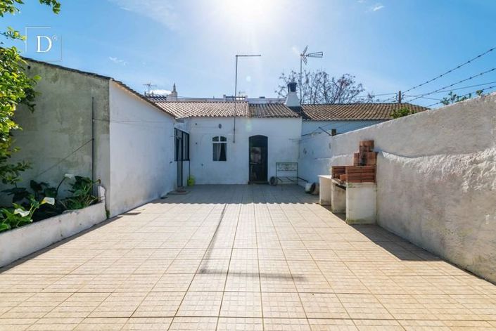 Image No.18-4 Bed House for sale