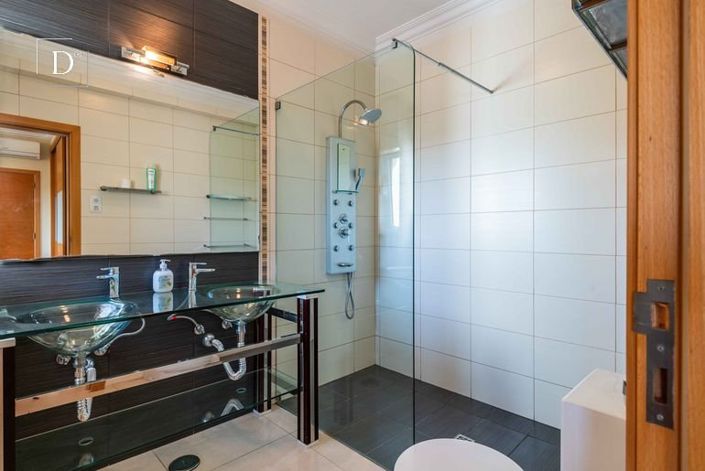 Image No.10-4 Bed House for sale