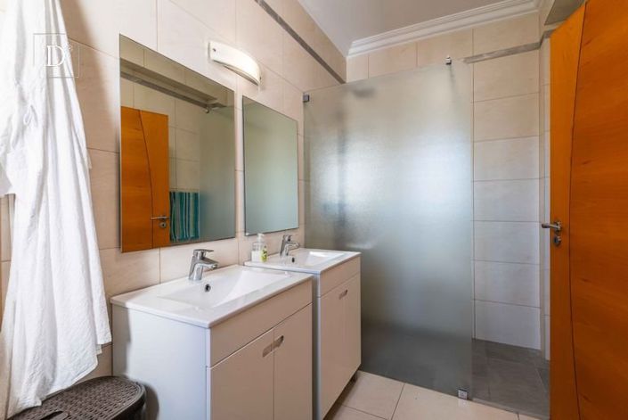 Image No.12-4 Bed House for sale