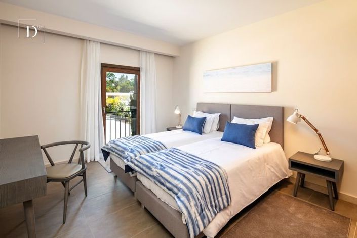 Image No.4-2 Bed House for sale