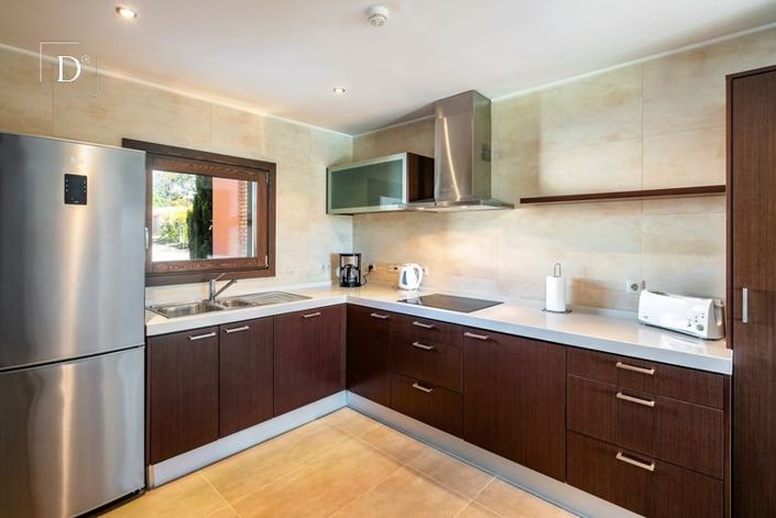 Image No.8-2 Bed House for sale