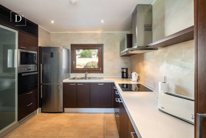Image No.9-2 Bed House for sale