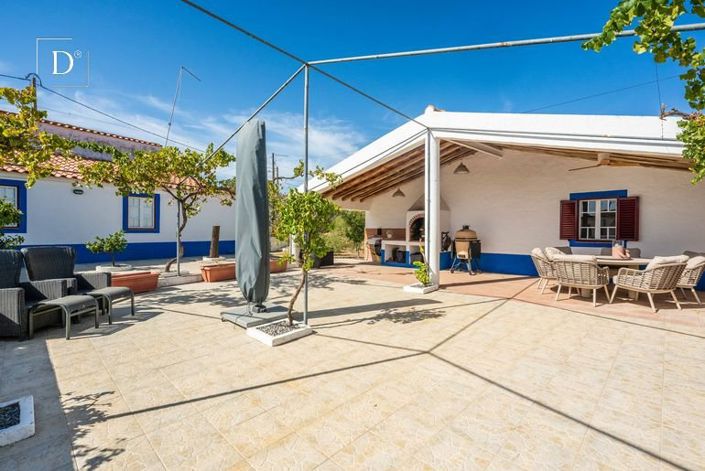 Image No.3-4 Bed House for sale