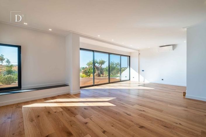 Image No.10-5 Bed House for sale
