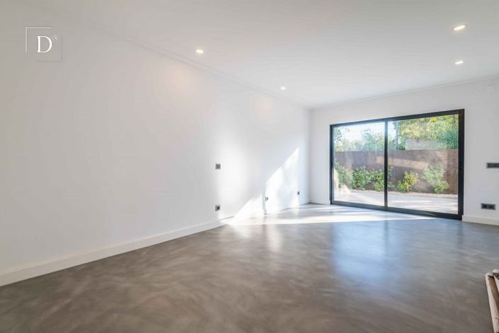 Image No.17-5 Bed House for sale