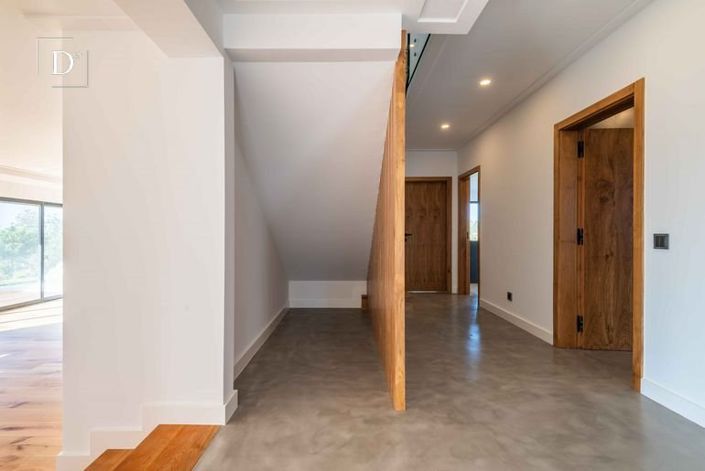 Image No.20-5 Bed House for sale