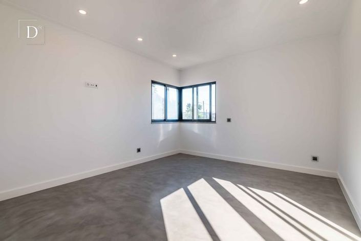 Image No.33-5 Bed House for sale