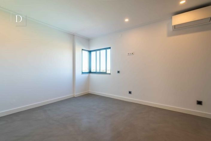 Image No.37-5 Bed House for sale