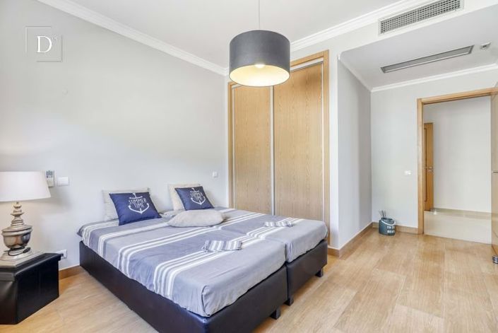 Image No.15-4 Bed House for sale
