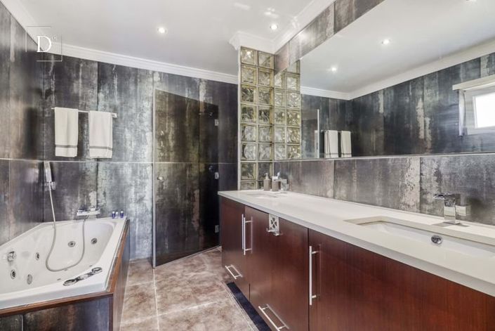 Image No.18-4 Bed House for sale