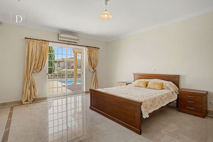 Image No.10-4 Bed House for sale