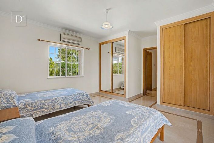 Image No.17-4 Bed House for sale