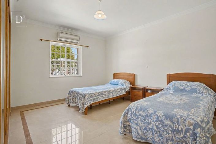 Image No.19-4 Bed House for sale