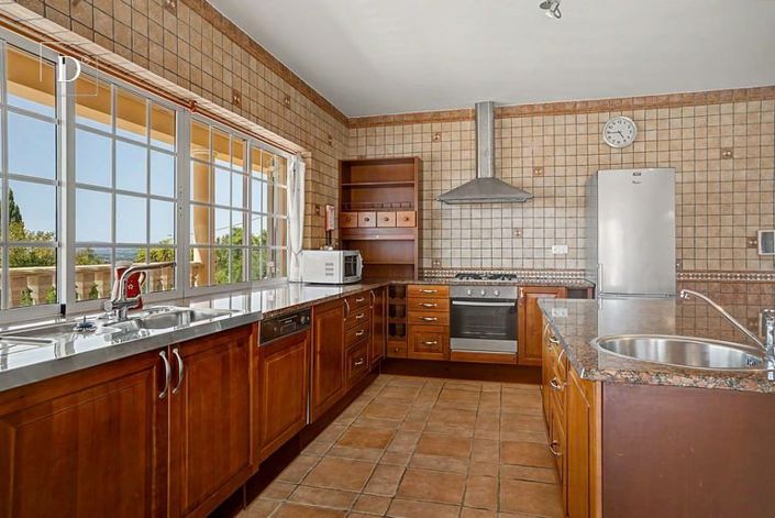 Image No.24-4 Bed House for sale