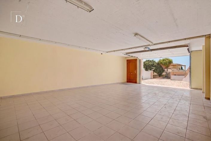Image No.40-4 Bed House for sale