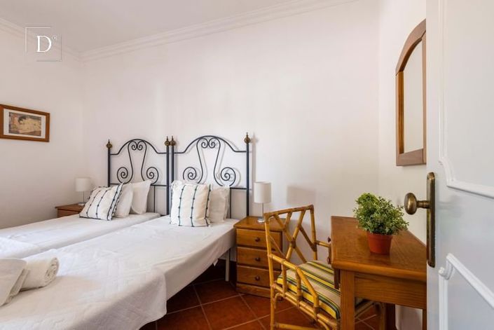 Image No.17-5 Bed House for sale
