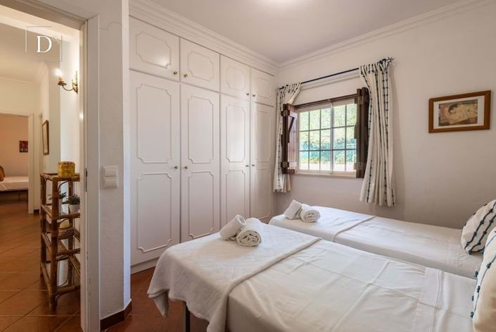 Image No.18-5 Bed House for sale