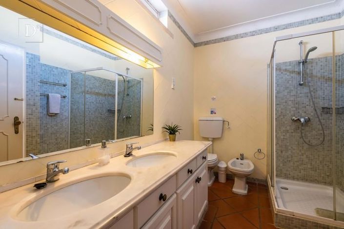 Image No.19-5 Bed House for sale