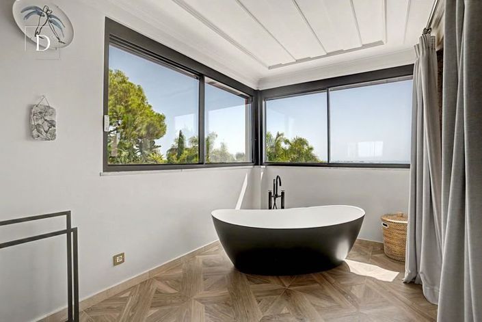 Image No.10-5 Bed House for sale