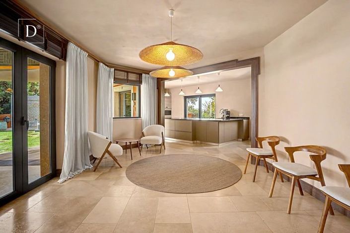 Image No.18-5 Bed House for sale