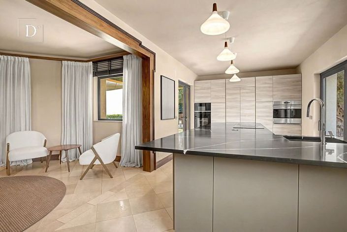 Image No.20-5 Bed House for sale