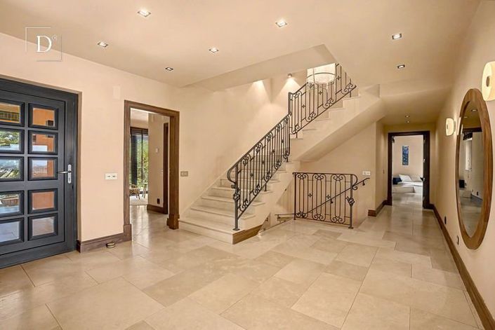 Image No.35-5 Bed House for sale