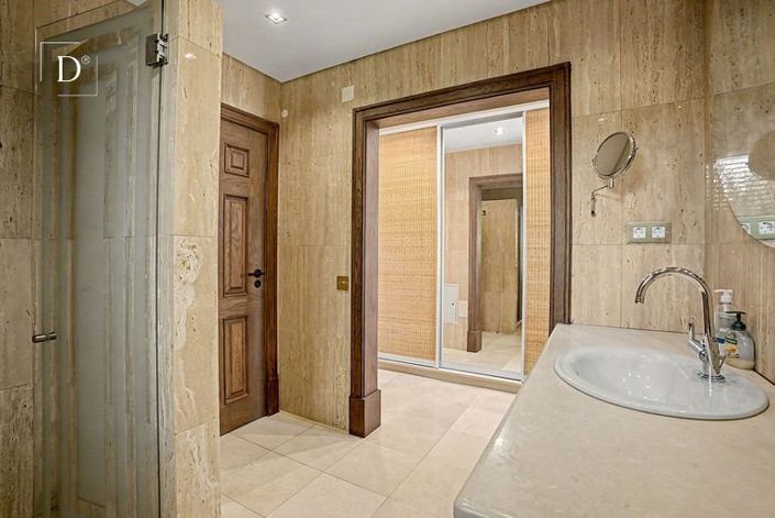 Image No.40-5 Bed House for sale