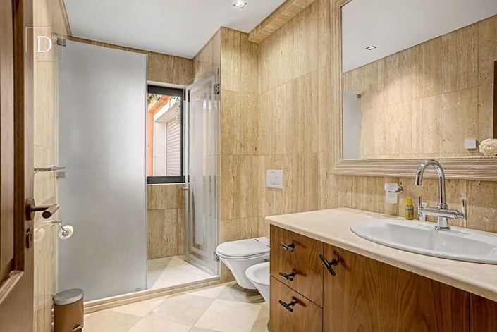 Image No.43-5 Bed House for sale