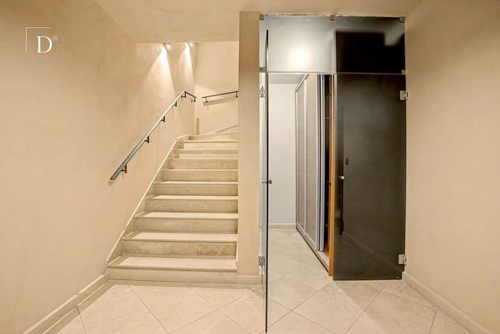 Image No.51-5 Bed House for sale